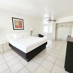 Deluxe Studio King Bed